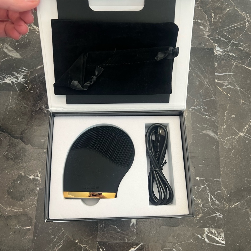 Luce 180 Face Scrubber